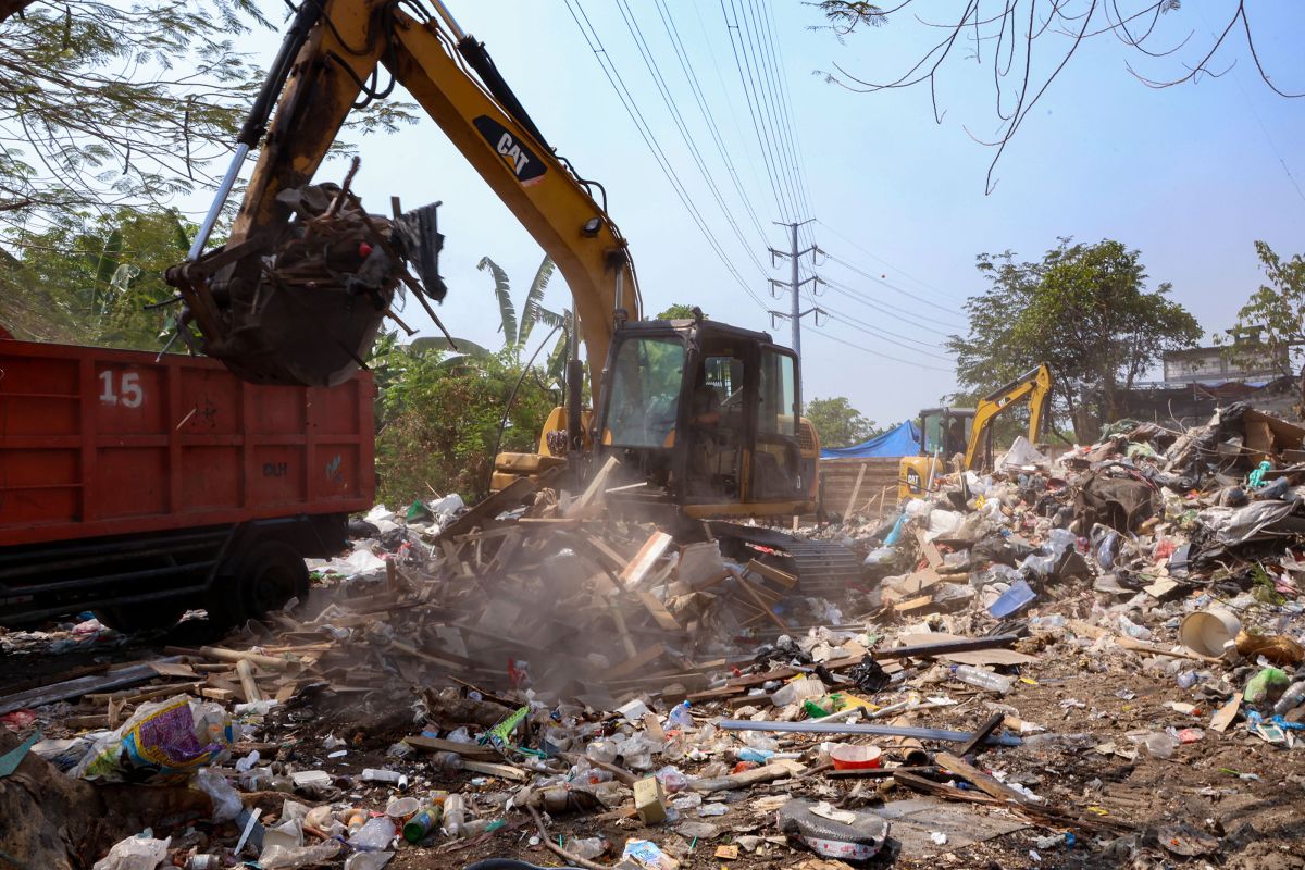 Penertiban-Aktivitas-Pemilahan-Sampah-diatas-Tanah-Aset-Kota-Surabaya-3