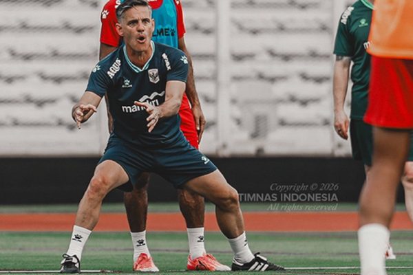 john_herdman_saat_memimpin_sesi_latihan_timnas_indonesia_timnasindonesia-u5Hb_large