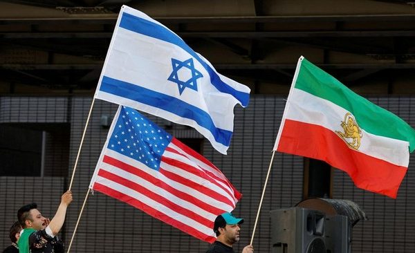 warga-iran-yang-tinggal-di-jepang-merayakan-dengan-mengibarkan-bendera-nasional-as-israel-dan-iran-minggu-132026-1772353910696_169