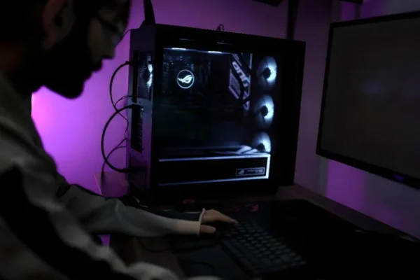 membongkar-jeroan-rog-gm700tz-pc-prebuilt-futuristik-yang-bikin-hardcore-gamer-merinding-phc