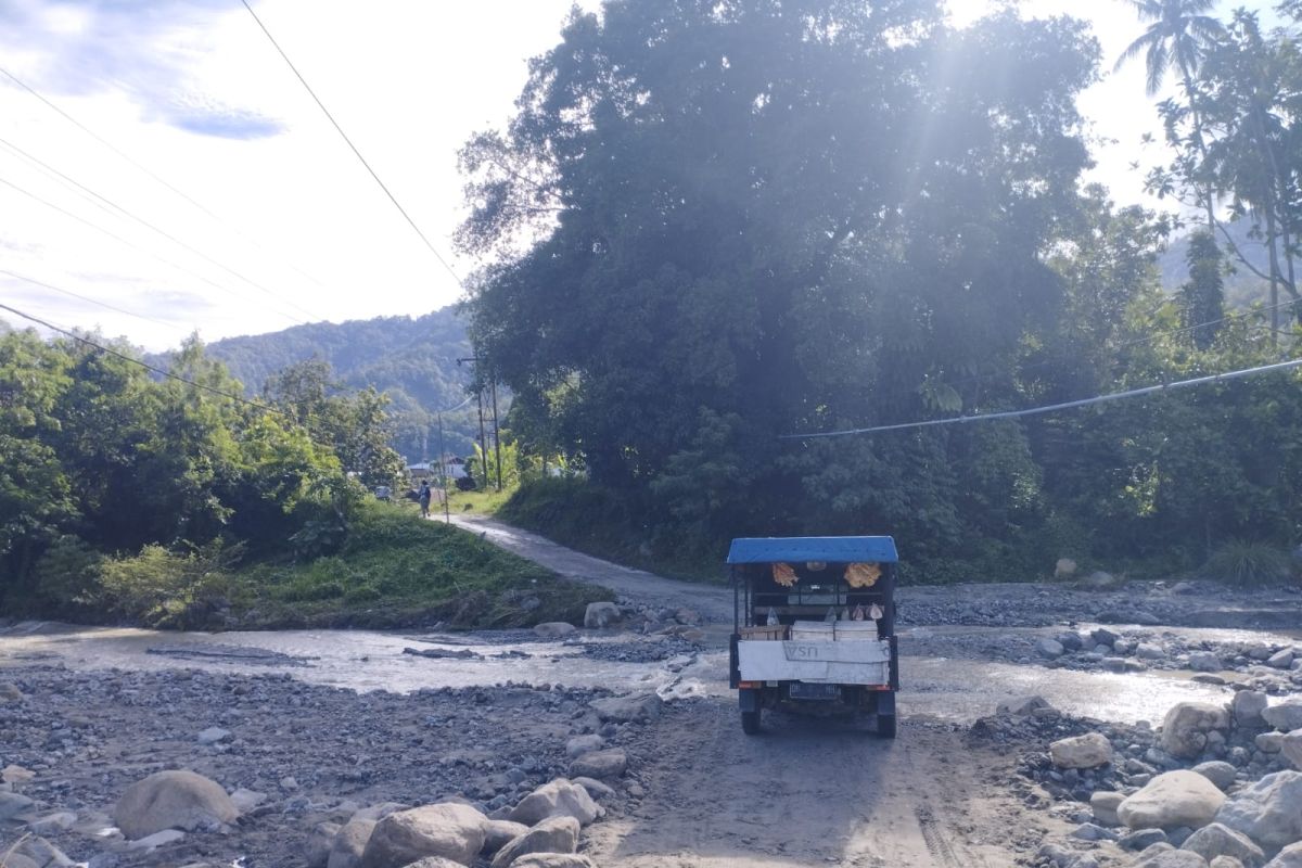 Jembatan putus akibat banjir – 2 desa di Kulawi Sigi Sulteng terisolir