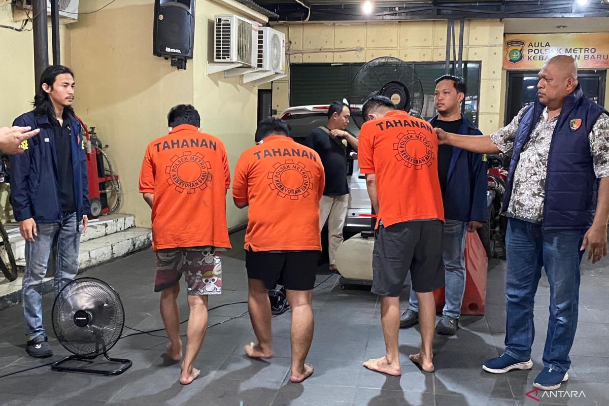 Polisi tangkap tiga penadah dengan 225 ponsel hasil curian di Bekasi