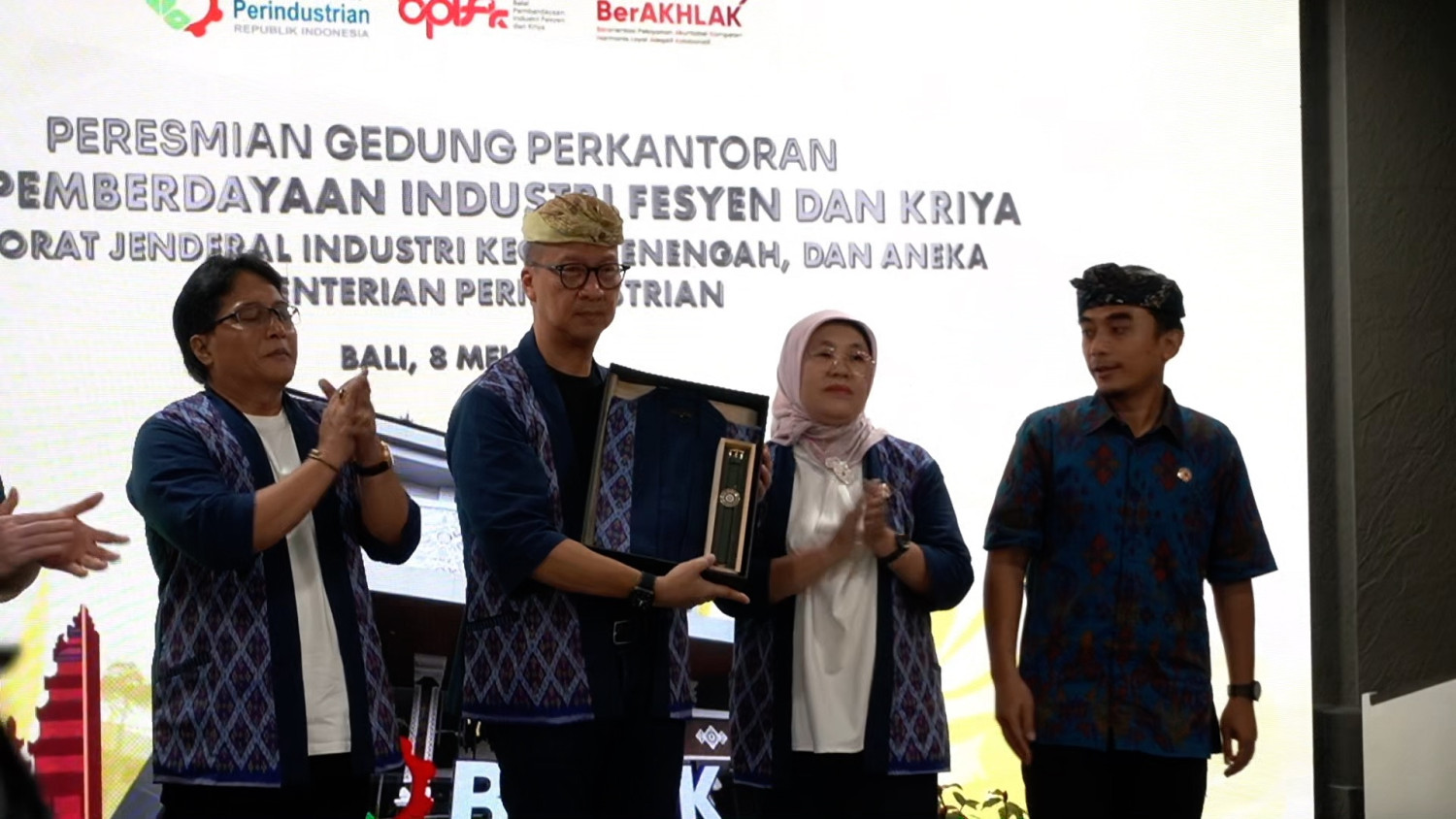 Latest Program: Menperin tunjuk Bali jadi hub pasar seni domestik-Internasional