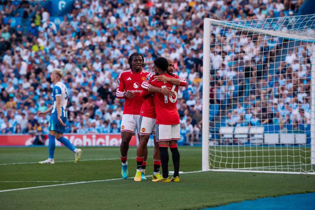 Manchester United menang 3-0 atas Brighton di matchday terakhir
