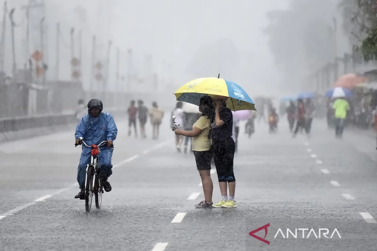 BMKG prakirakan seluruh Jakarta hujan pada Minggu siang