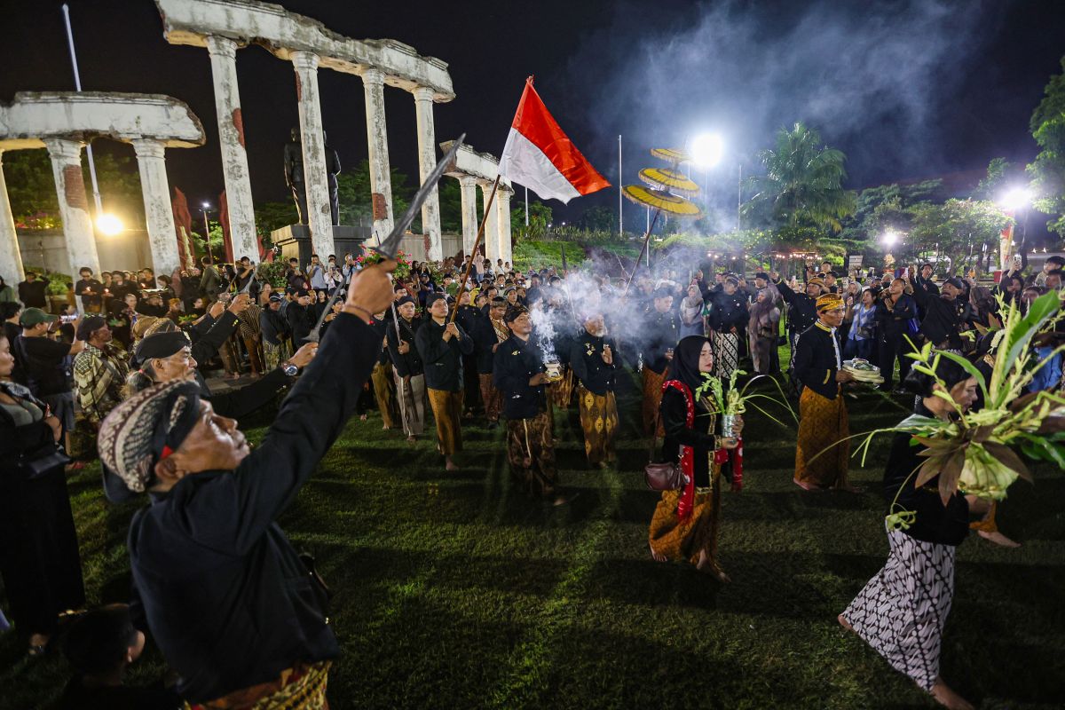 Important Visit: Ruwatan kota di ambang lupa