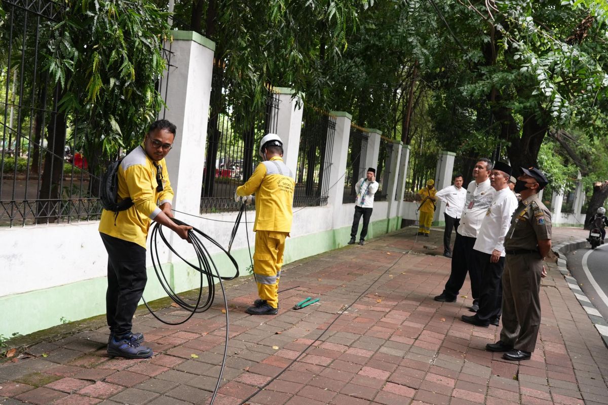 Pemkot Jakut tertibkan kabel semrawut di Danau Sunter