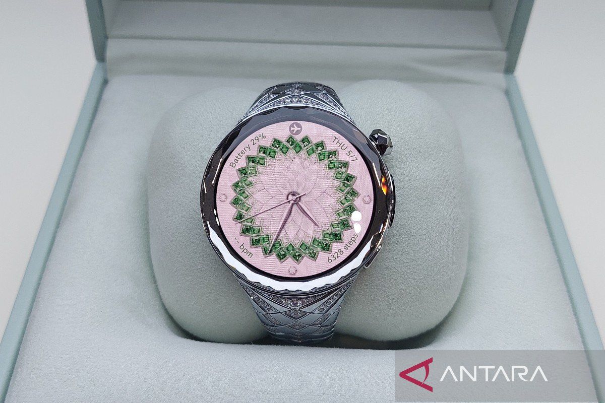 Huawei gandeng Francesca Amfitheatrof garap segmen jam tangan mewah