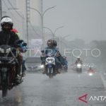 hujan-mulai-turun-di-makassar1