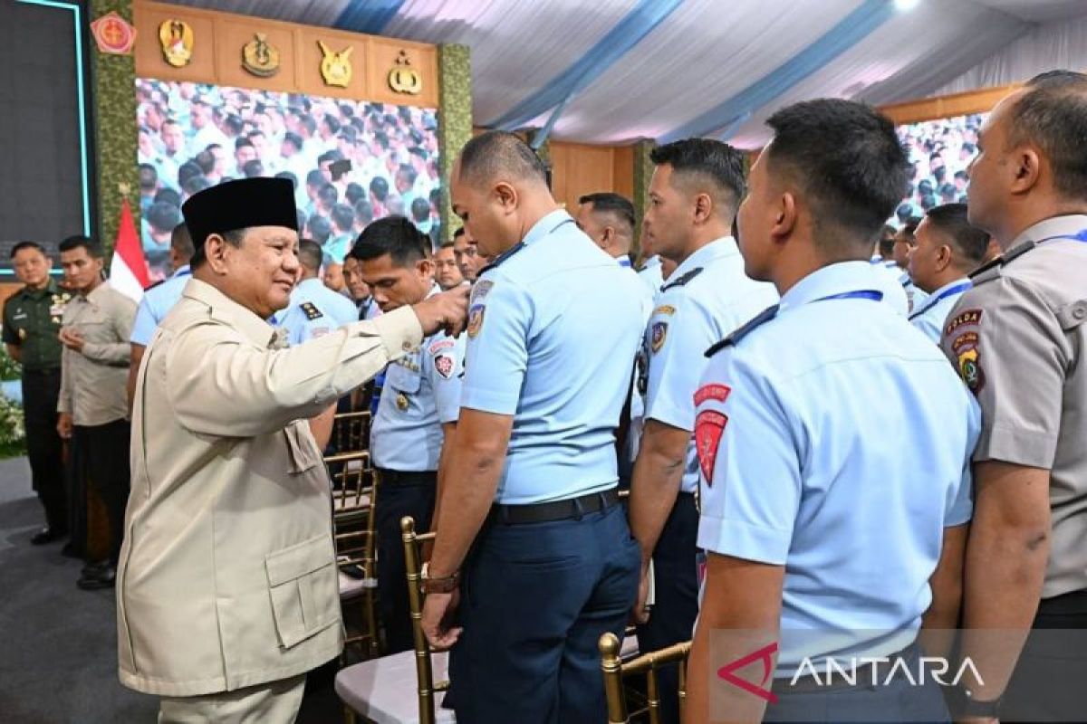 Topics Covered: Politik kemarin, Prabowo beri taklimat ke perwira hingga RUU Polri