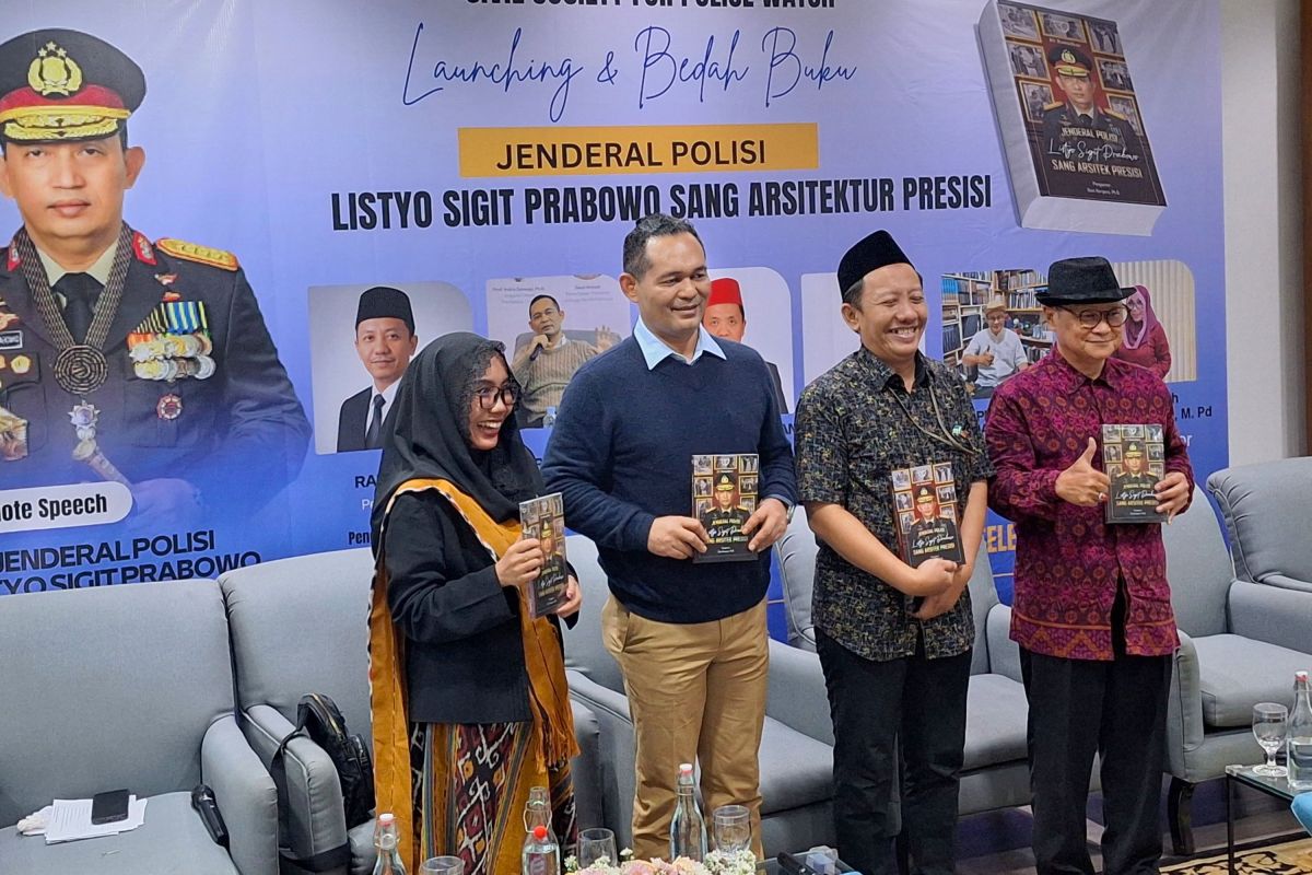 Latest Program: Pengamat politik nilai hasil survei Kompas cerminkan reformasi Polri
