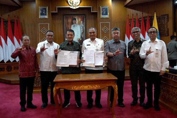 AB_KEMEN-LH-DAN-KEPALA-DAERAH-SE-BALI-GELORAKAN-PILAH-SAMPAH