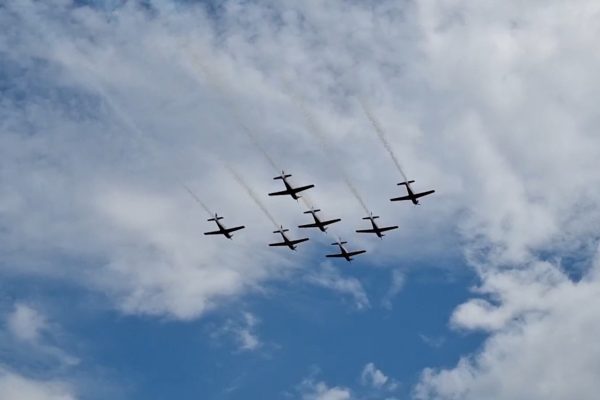 ATRAKSI-UDARA-JUPITER-AEROBATIC-TEAM-TNI-AU-PUKAU-WARGA-BANJARBARU