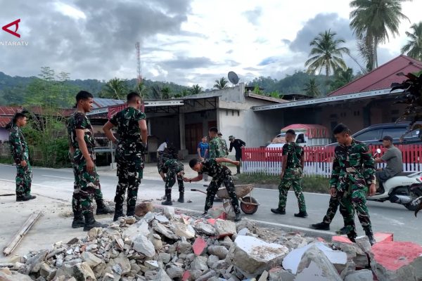 AYM_TNI-TERJUNKAN-250-PERSONEL-UNTUK-PENANGGULANGAN