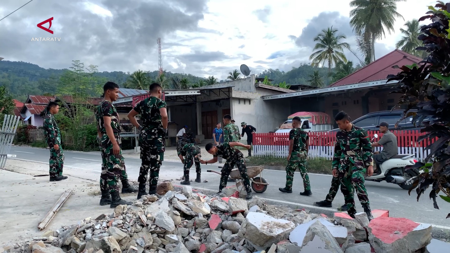 TNI terjunkan 250 personel untuk penanggulangan bencana gempa di Sigi