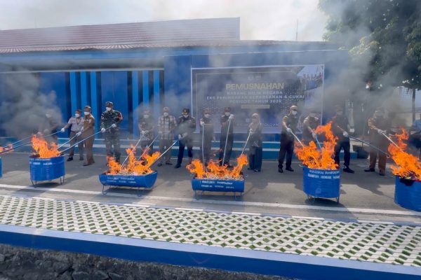 BEA-CUKAI-PANTOLOAN-MUSNAHKAN-BARANG-ILEGAL-SENILAI-RP7-85-MILIAR