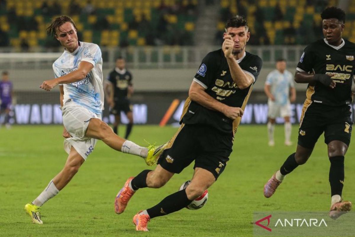 What Happened During: PSIM Yogyakarta umumkan lepas Donny Warmerdam