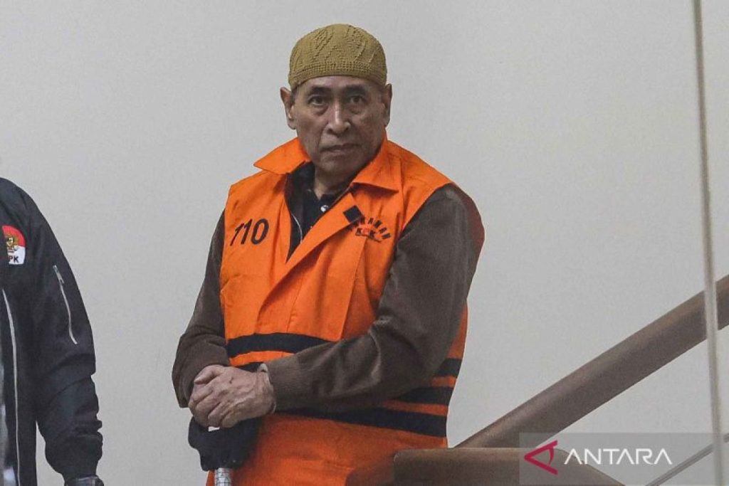 KPK-tahan-tersangka-baru-kasus-korupsi-kuota-haji-080626-ryl-6