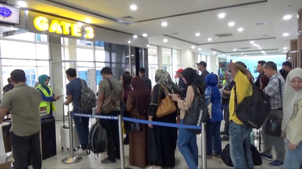 PENUMPANG-BANDARA-HALUOLEO-NAIK-MESKI-HARGA-TIKET-MELONJAK-40-PERSEN