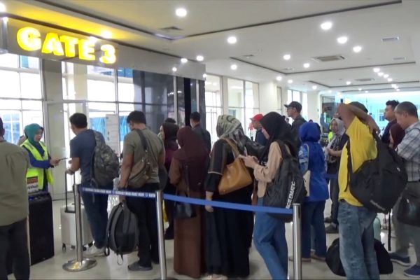 PENUMPANG-BANDARA-HALUOLEO-NAIK-MESKI-HARGA-TIKET-MELONJAK-40-PERSEN