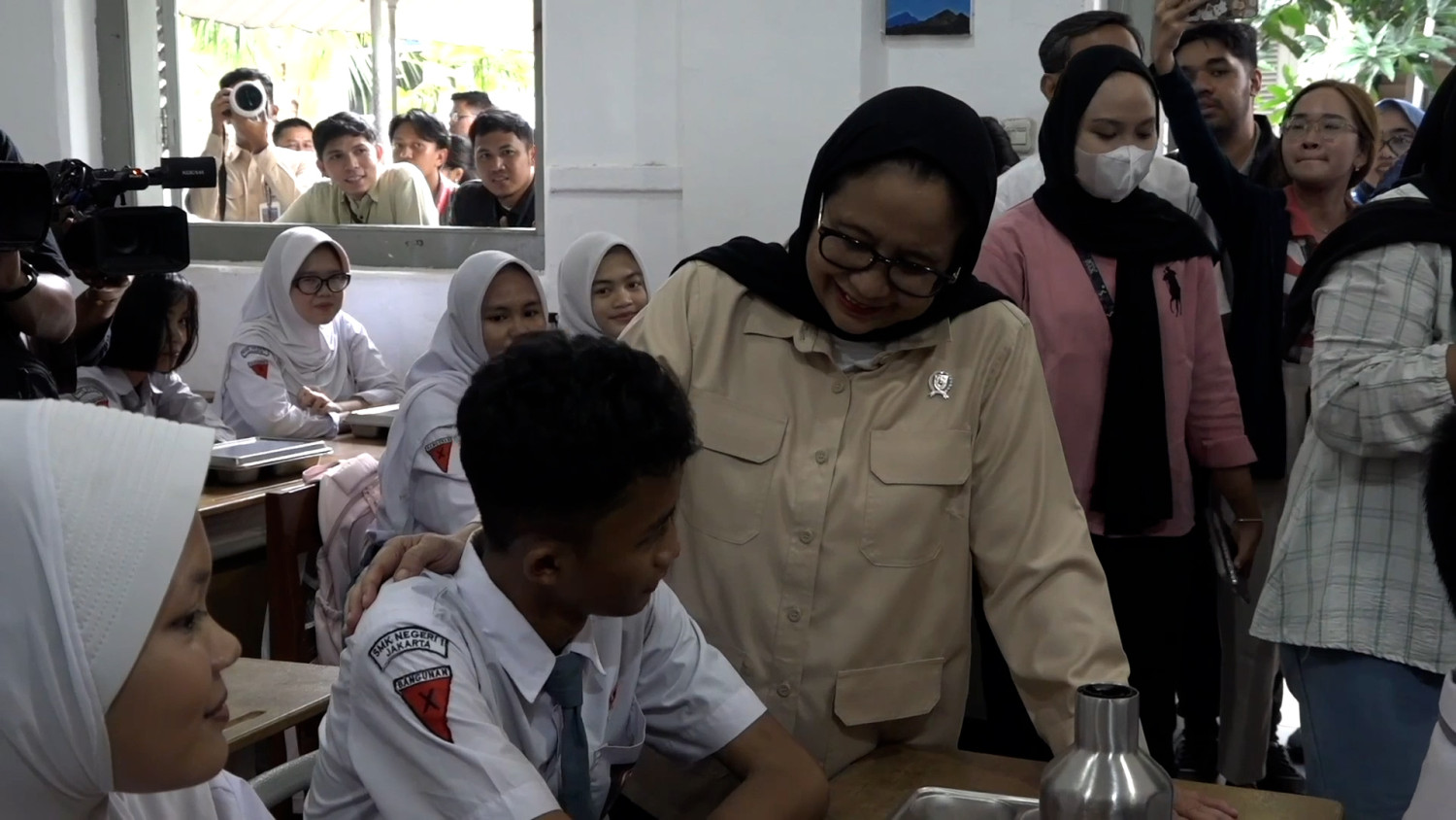 Latest Program: Mensesneg ungkap alasan pemerintah tunjuk Nanik jadi Kepala BGN