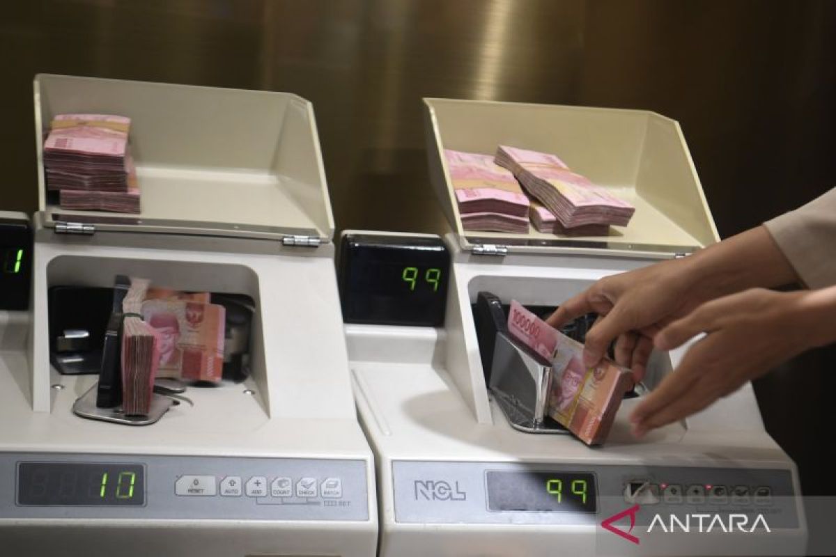 Latest Program: Ekonom: Kenaikan BI-Rate jadikan aset rupiah lebih menarik