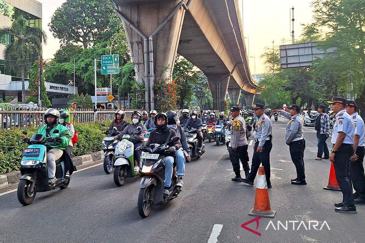 DKI kemarin, kerugian akibat JPO ditabrak hingga LRT Jakarta