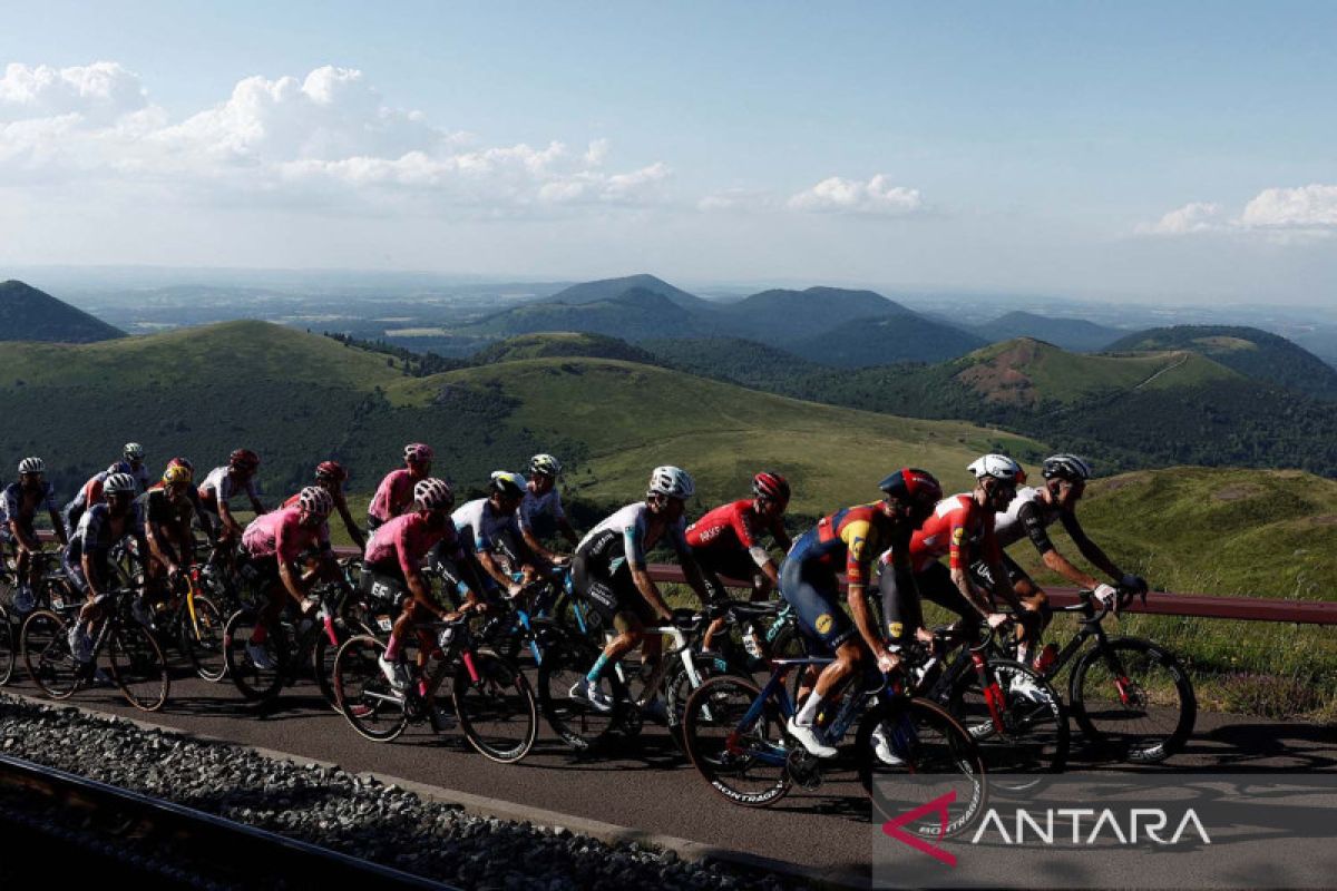 UCI larang pembalap Tour de France gunakan kantong es