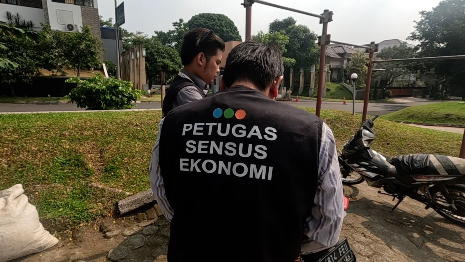 Tantangan petugas SE2026 Bogor sisir gang sempit hingga perumahan sepi