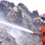 BNPB-SEBUT-PEMADAMAN-KEBAKARAN-TPA-JATIWARINGIN-CAPAI-50-PERSEN