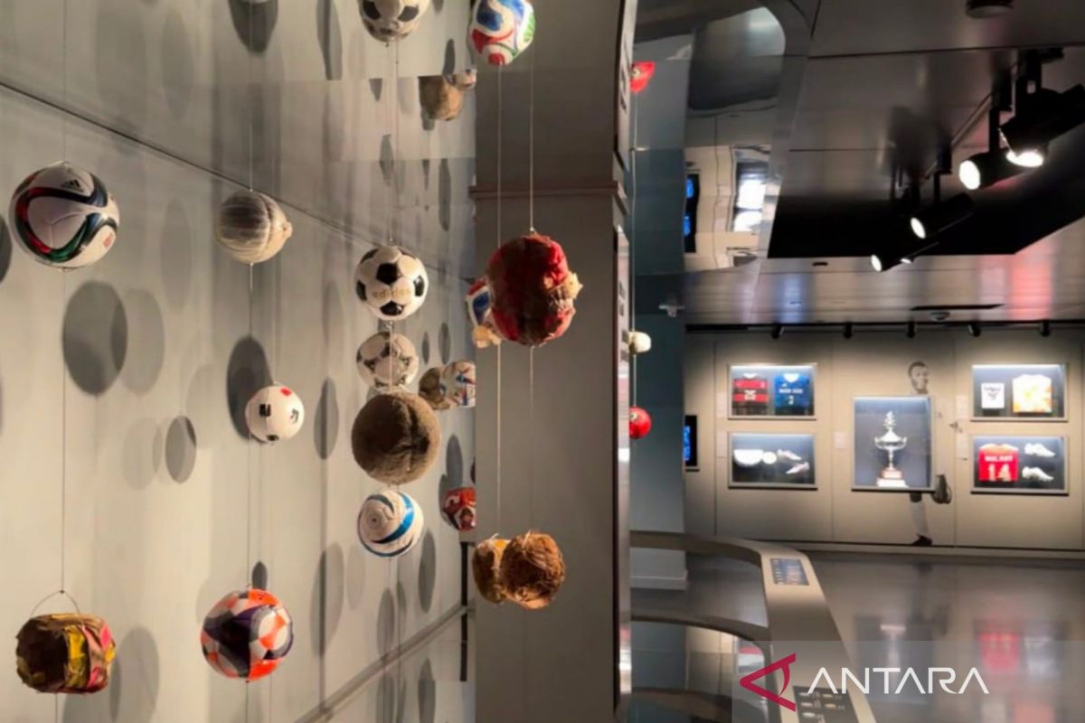 Pameran FIFA di Miami tampilkan jersei Indonesia dan trofi Jules Rimet