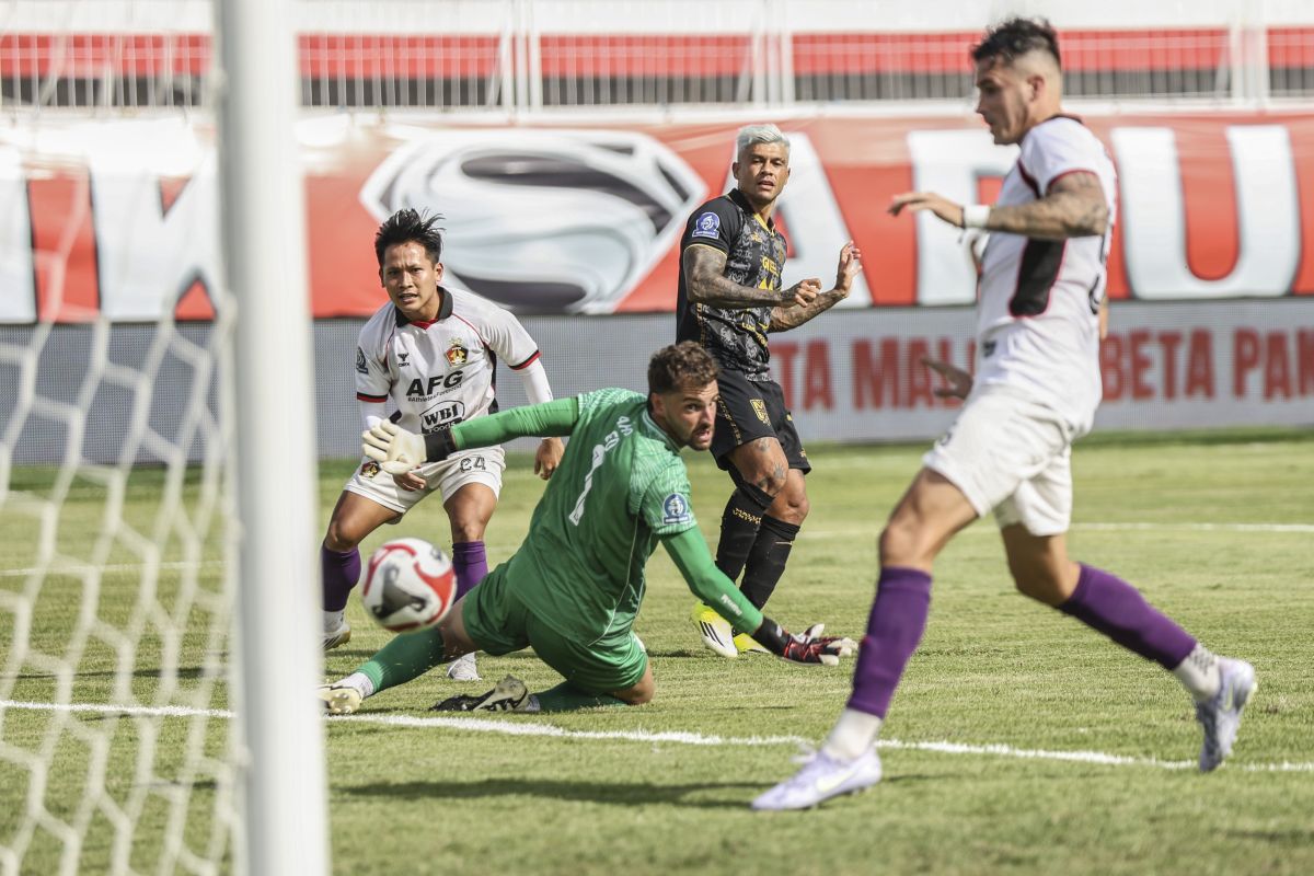 Persik Kediri lepas kiper Leonardo Navacchio setelah dua musim