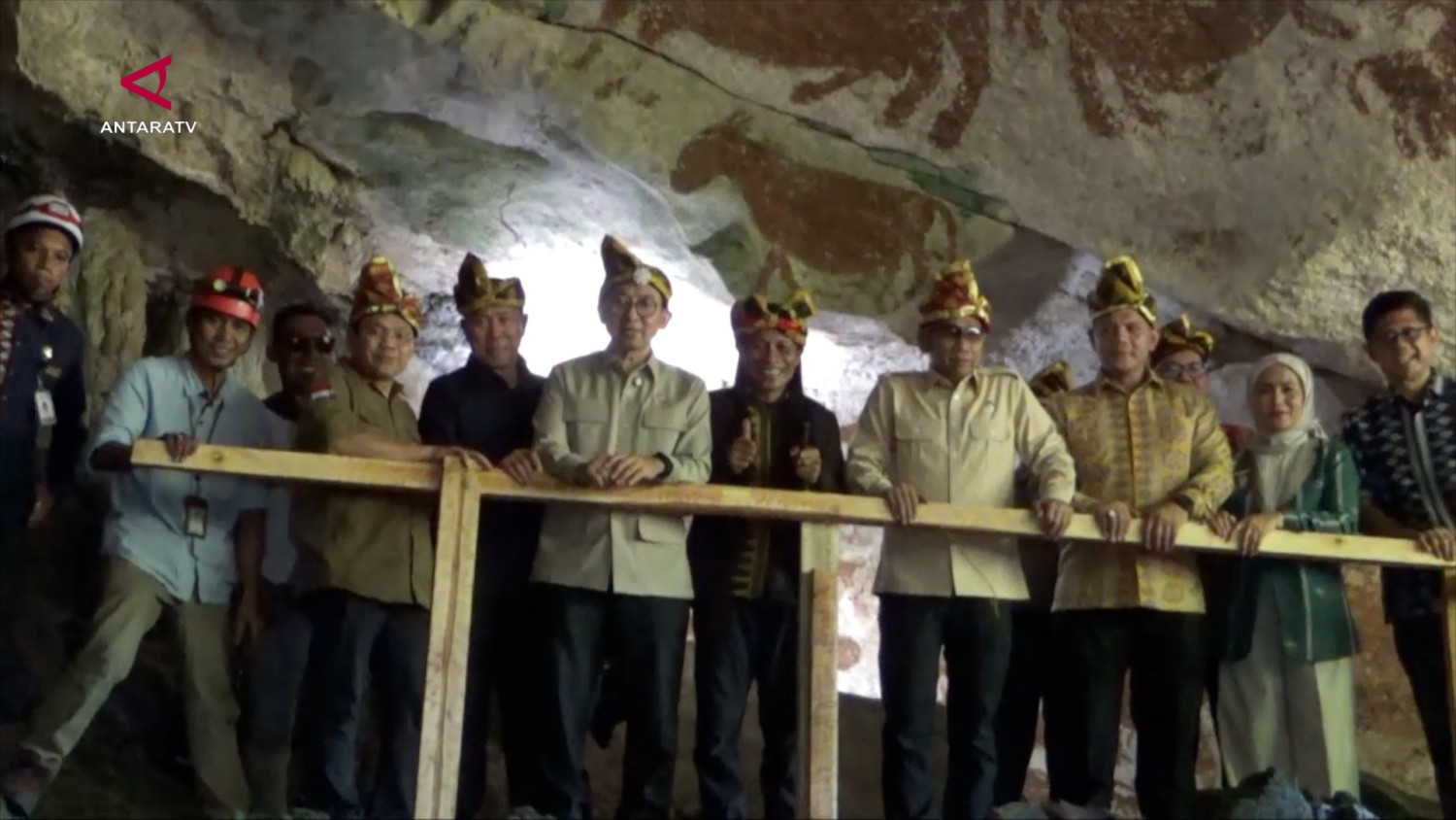 Lukisan tertua dunia – Menbud minta jaga cagar budaya Goa Liangkobori