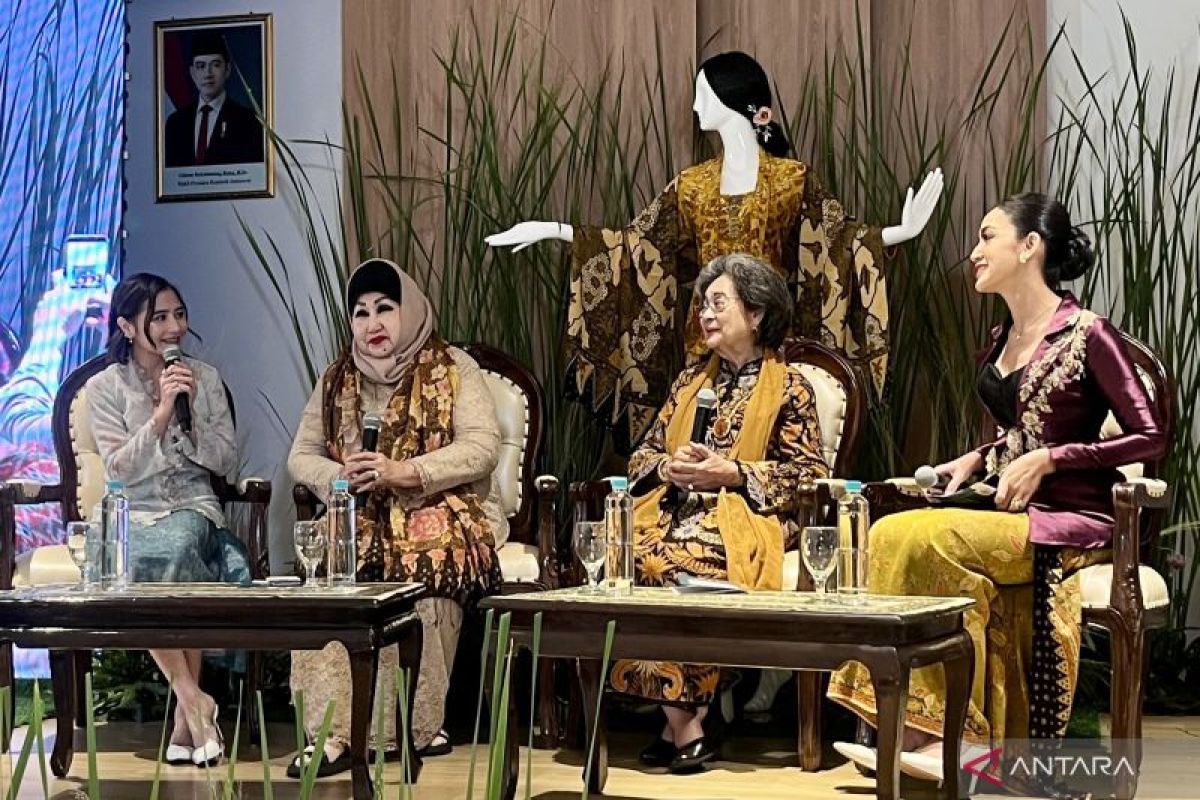 Key Discussion: Prilly rutin membaca dan mendiskusikan buku bareng pasangan