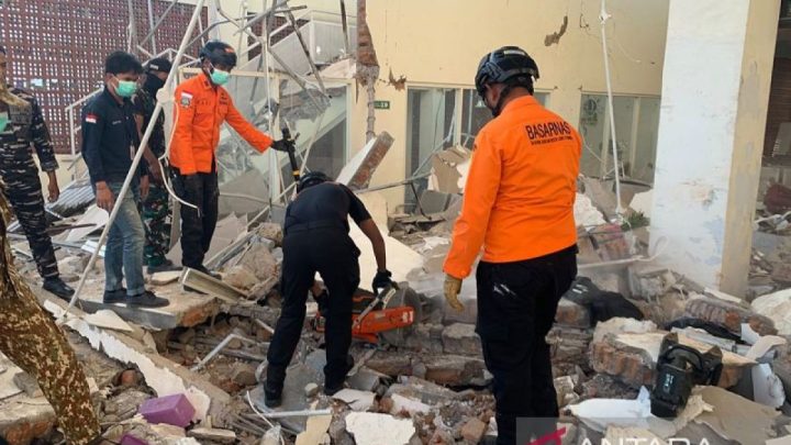 BMKG: Gempa magnitudo 7,7 NTT akibat sesar naik busur belakang Flores