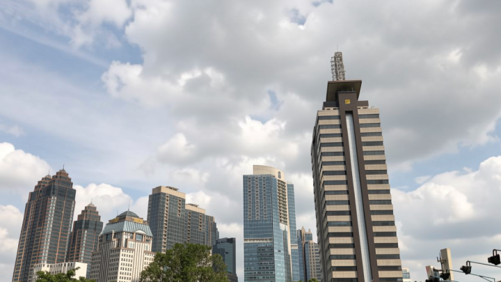 Minggu, sebagian besar Jakarta berpotensi berawan seharian