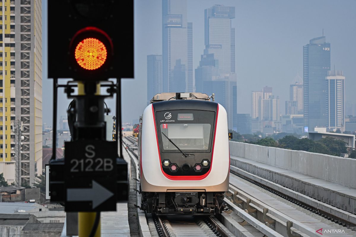 Pengoperasian-publik-LRT-Jakarta-rute-Kelapa-Gading-Manggarai-170926-sth-08