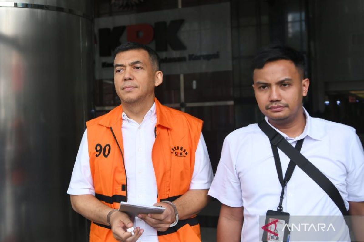 pemeriksaan-lanjutan-tersangka-silmy-karim-2869689